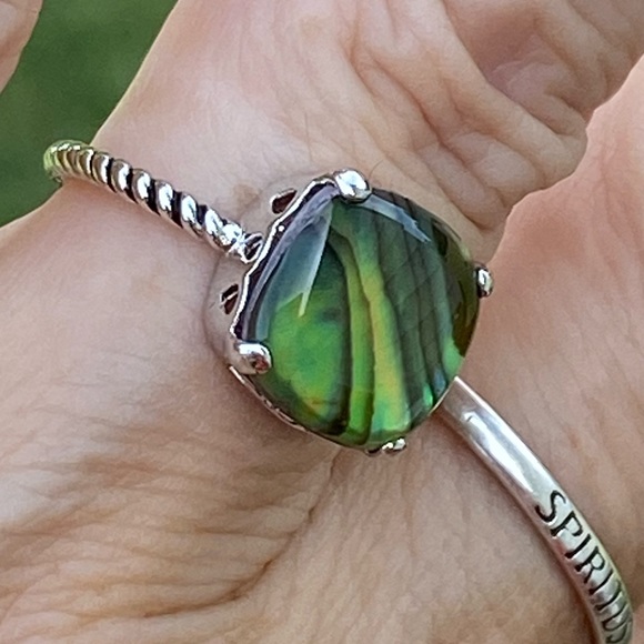 Green Abalone ring size 7 silver plated twist design band - Picture 2 of 11